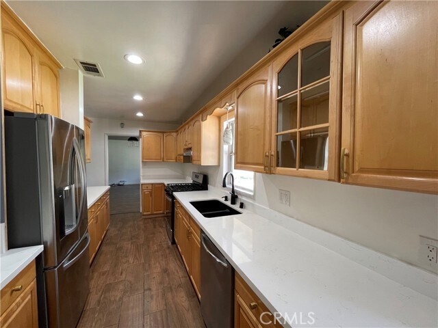 Foto del edificio - 2020 S Oaks Ave