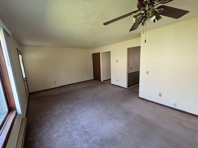 Building Photo - 853 Kari Dr