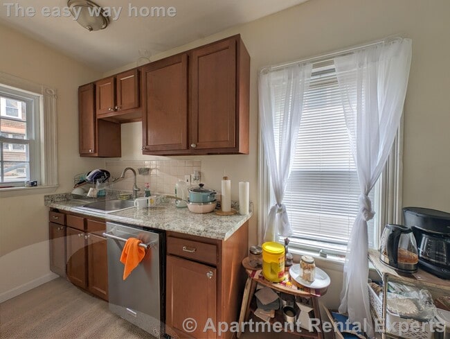 Building Photo - 35 Pearson Rd