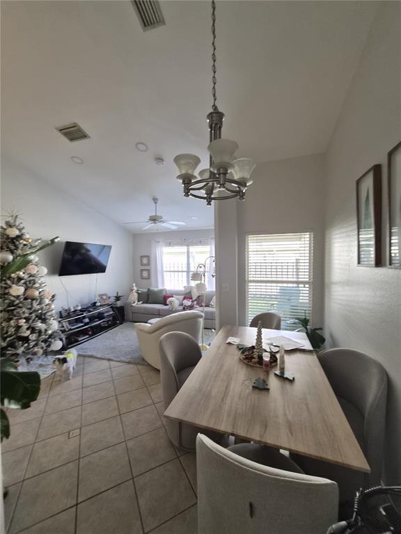 Foto del edificio - 658 Green Valley Rd