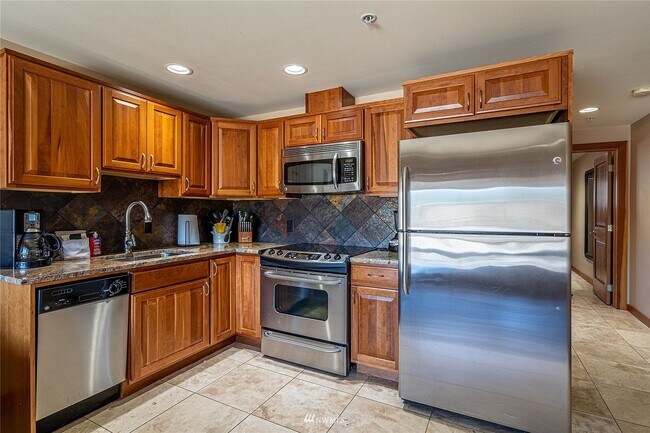 Cocina completa - 420 W Manson Rd