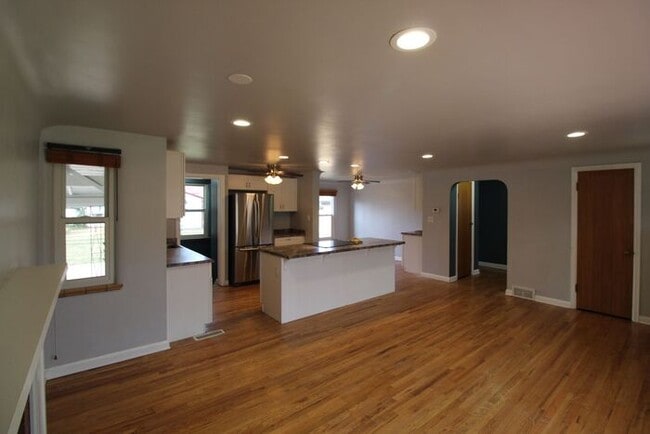 Building Photo - Wonderful Old Town Bungalow