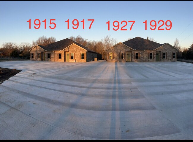 Building Photo - 1915 County Rd 31150