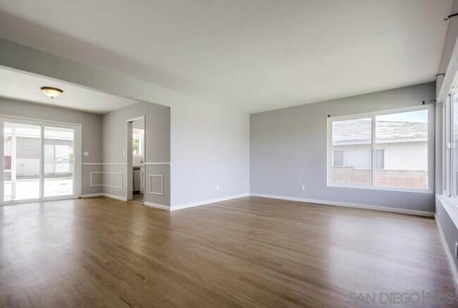 Building Photo - 4411 Saratoga Ave