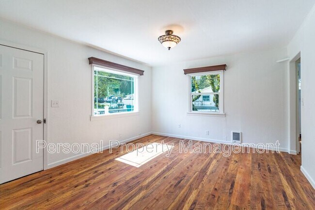 Foto del edificio - 212 Alki Rd