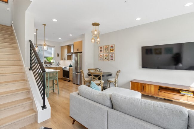 Foto del edificio - 6405B 22nd Ave NW