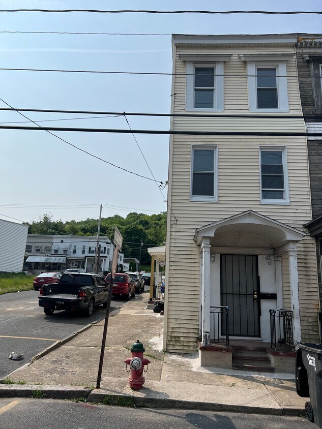 Foto del edificio - 538 E Pine St