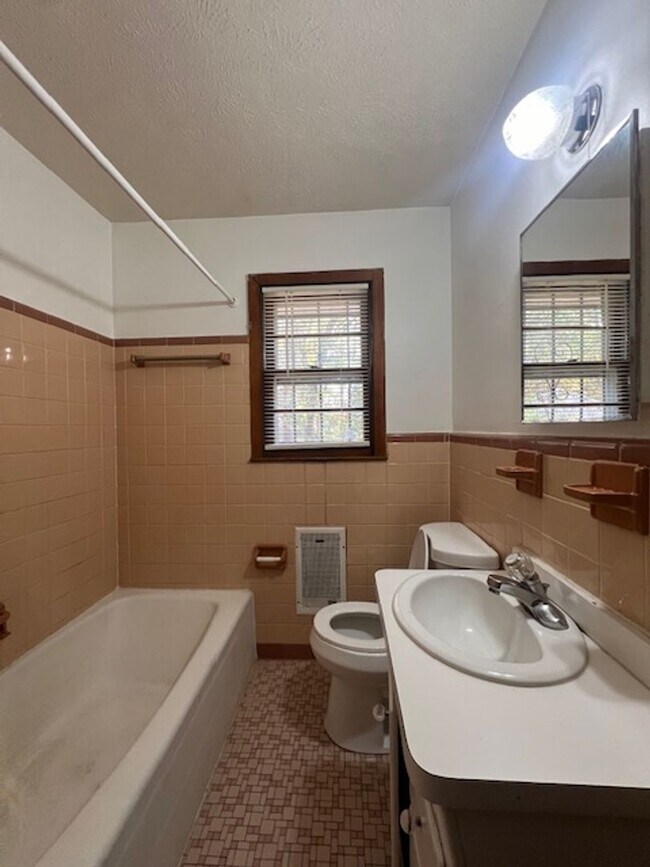 Foto del edificio - 5117 Higgins St