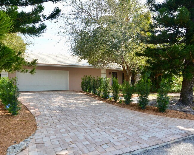 Foto del edificio - 2584 Avenue au Soleil