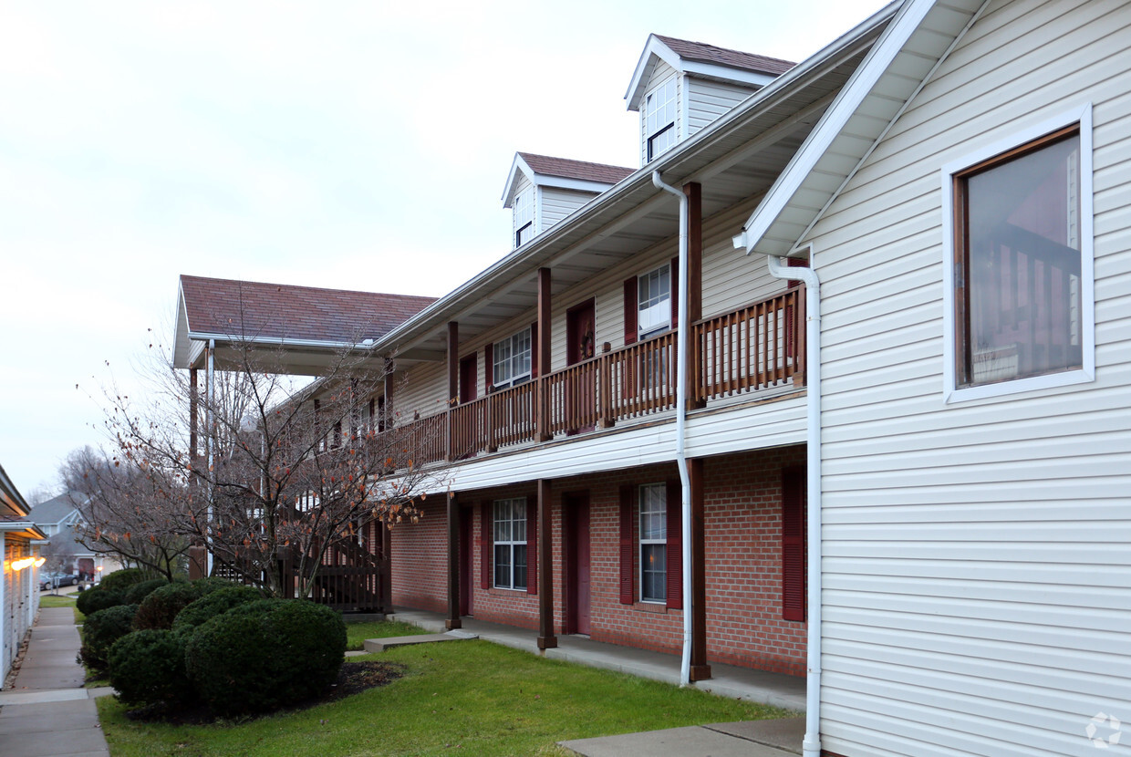 Building Photo - Wrens Trail Garden Apartments