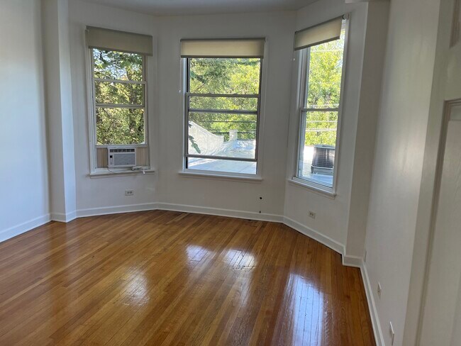 Foto del edificio - 3556 W Wrightwood Ave