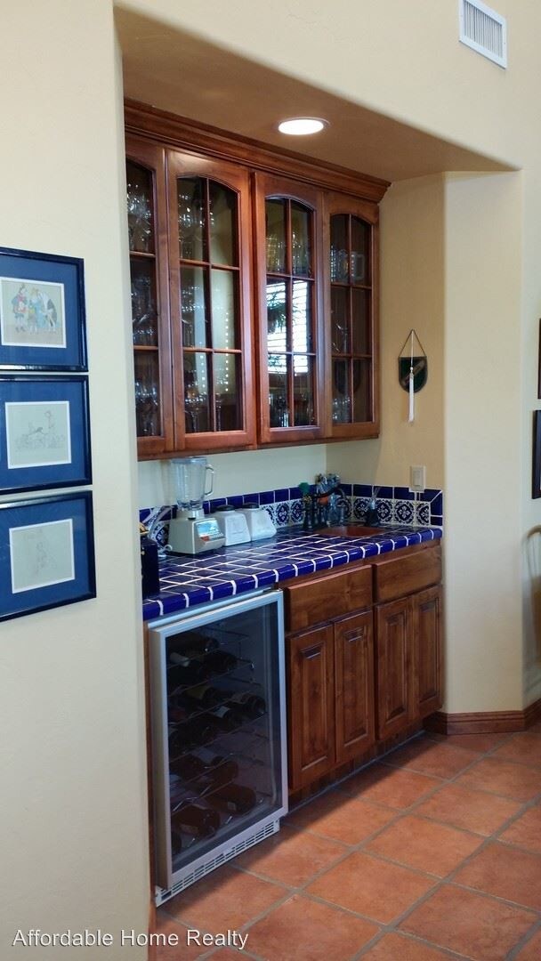 Building Photo - 3 br, 3 bath House - 323 E Cambridge Dr