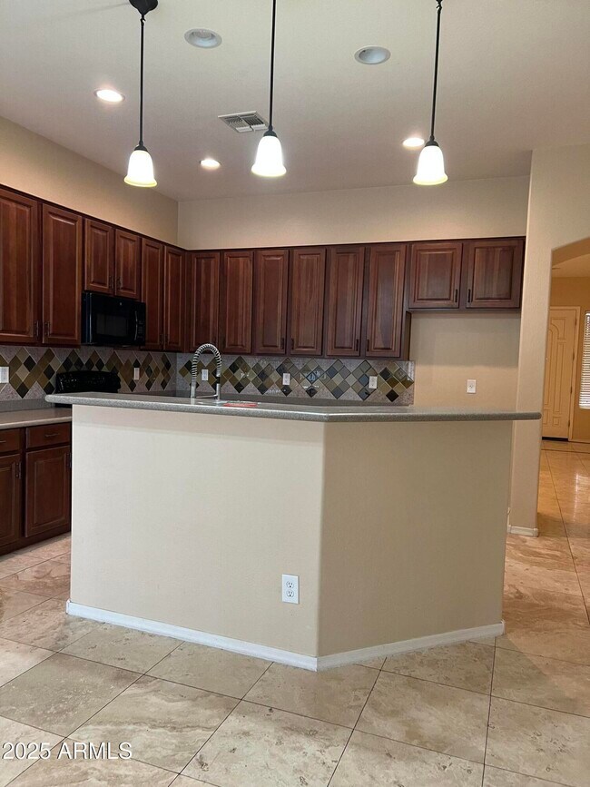 Foto del edificio - 21948 N 104th Ln