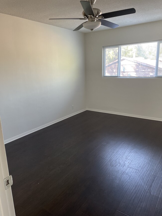 Building Photo - 1102 W Angeleno Ave