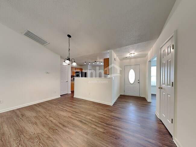 Foto del edificio - 566 Bedford Knoll Drive