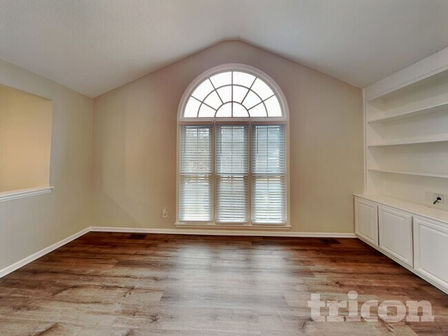 Foto del edificio - 703 Players Ct