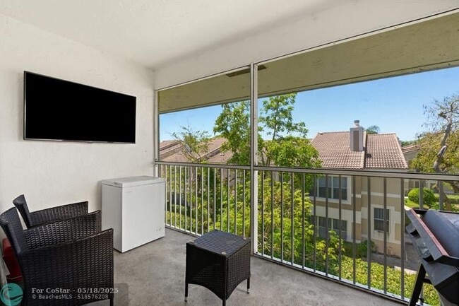 Building Photo - 2960 Riverside Dr