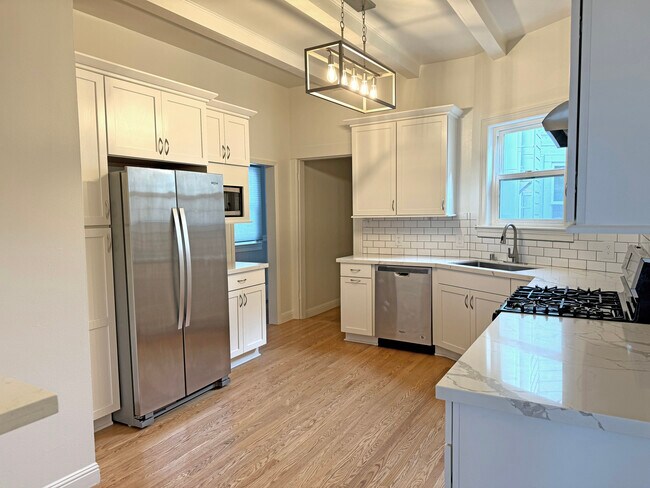 Kitchen - 837 Scott St