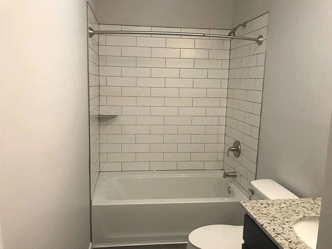 Interior Photo - 519 N Lincoln St
