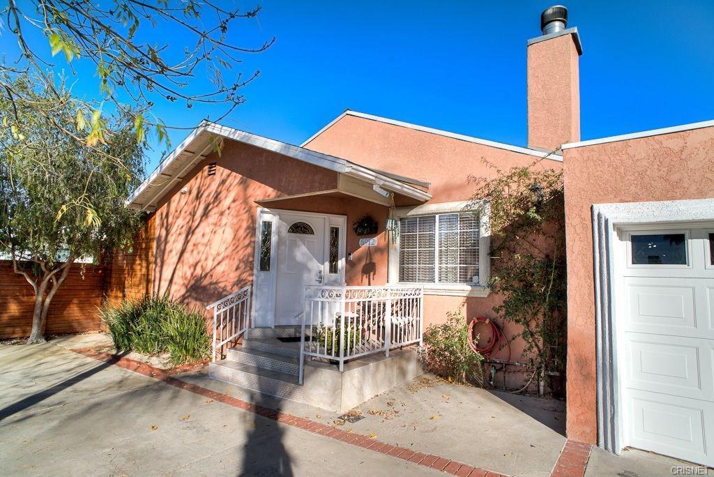 Entry door - 5912 Yarmouth Ave