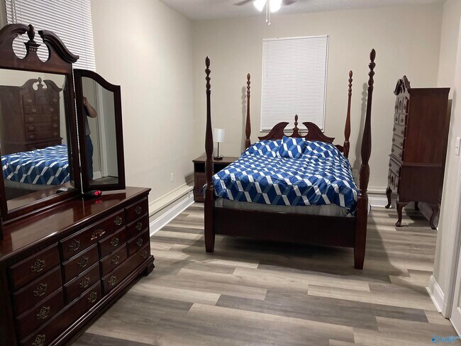 Foto del edificio - 4503 NW Kenwood Dr