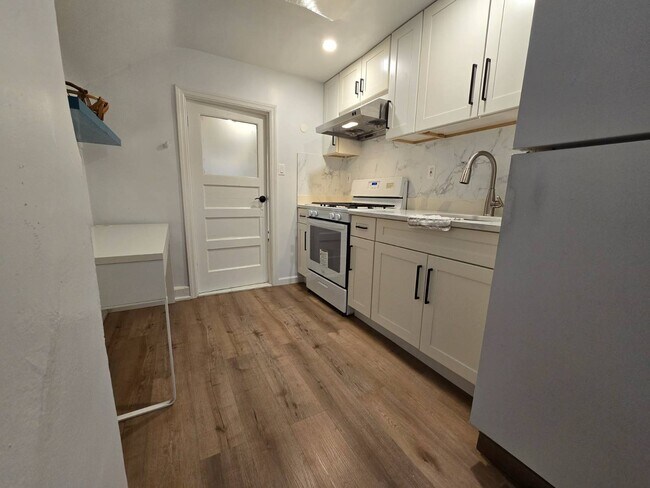 Foto del edificio - 1620 E 14th St