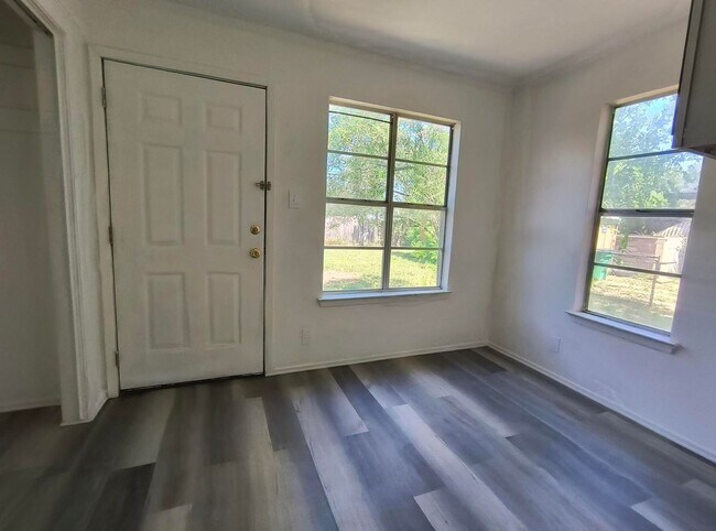 Foto del edificio - CUTE 2 bedroom, 1 bath home AVAILABLE NOW!