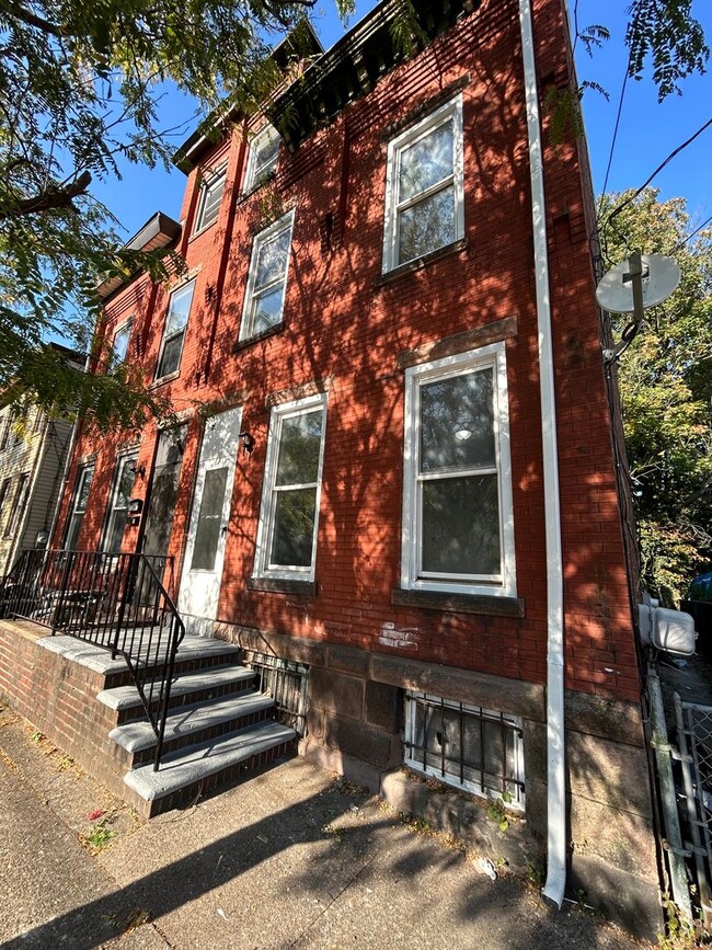 Building Photo - 298 Rutherford Ave