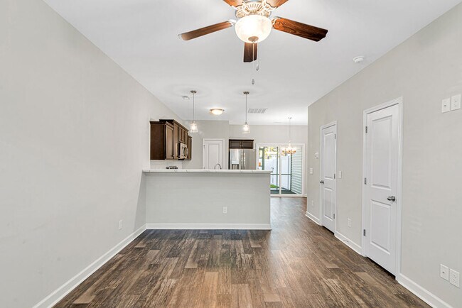 Foto del edificio - 10 Jaydn Dr W