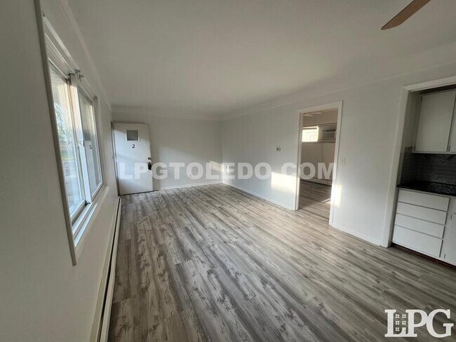 Foto del edificio - 648 Eleanor Ave