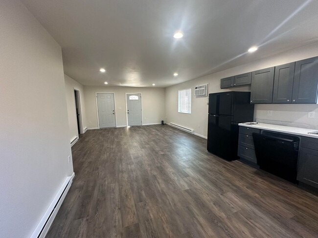Building Photo - 3 Bedroom Duplex