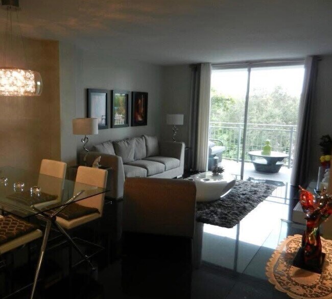 Foto del edificio - 680 NE 64th St