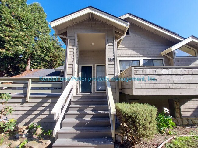 Building Photo - Spectacular 4 bed/3.5 bath Large Home In R...