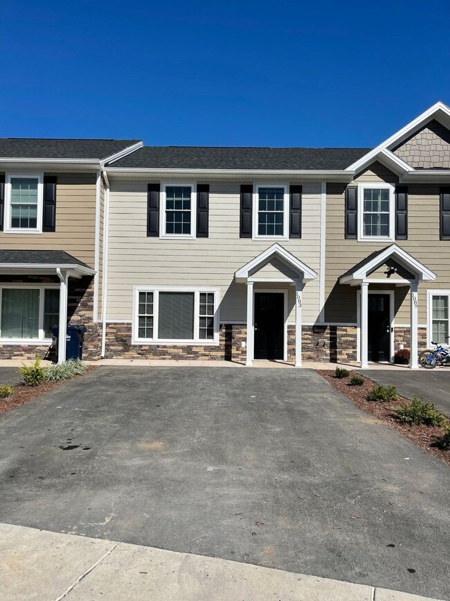 *BRAND NEW!* Townhouse for Rent in Crescen... - *BRAND NEW!* Townhouse for Rent in Crescen...