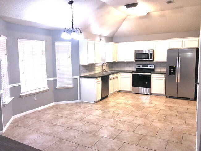 Building Photo - Amethyst Home
