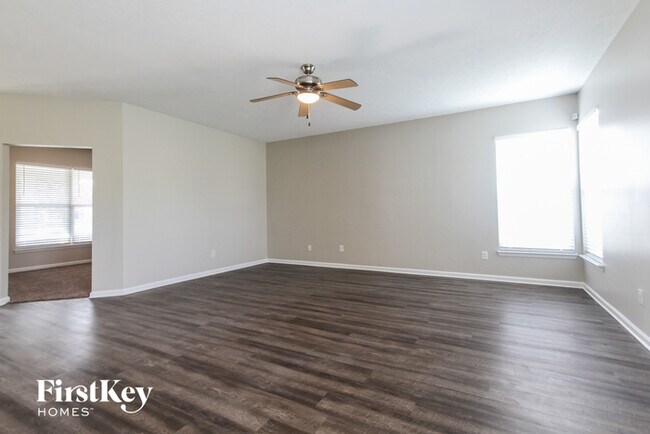 Foto del edificio - 5859 Mill Oak Dr