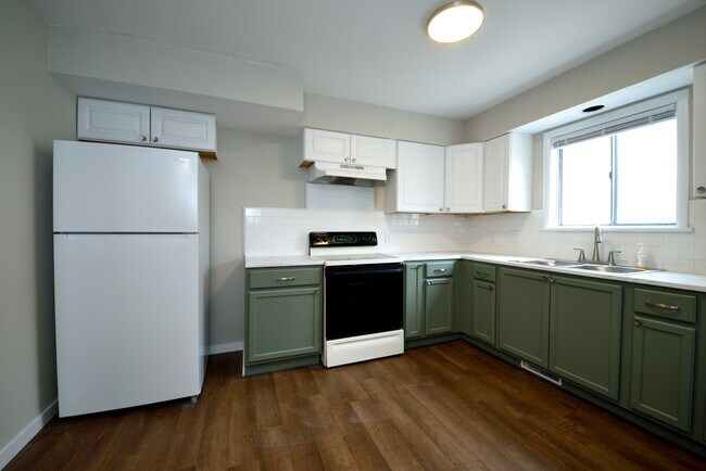 New refrigerator - 1791 Cromwell Dr