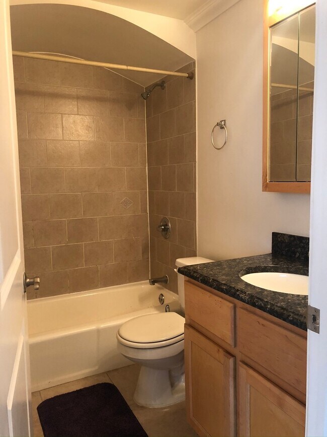 Foto del edificio - 4938 N Leonard Dr