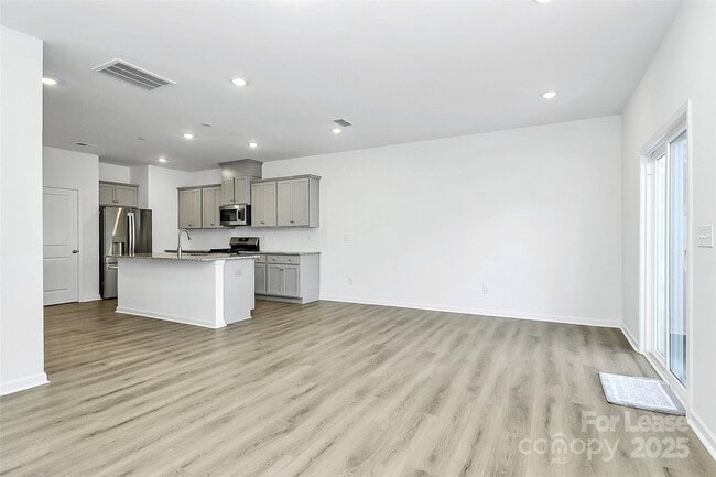 Building Photo - 3649 Secrest Lndg