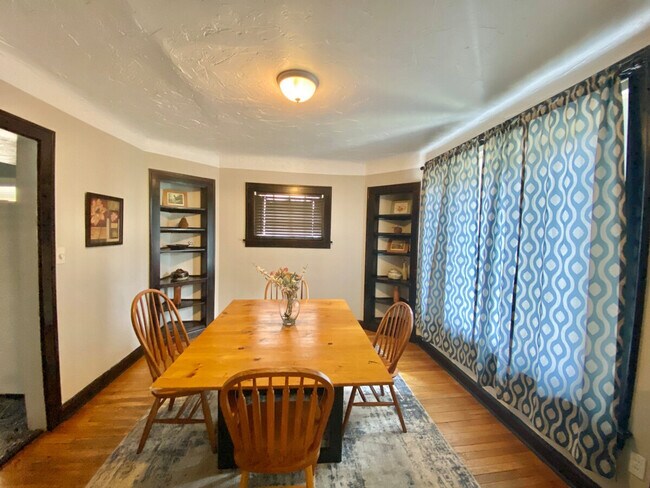 Foto del edificio - 988 Nela View Rd