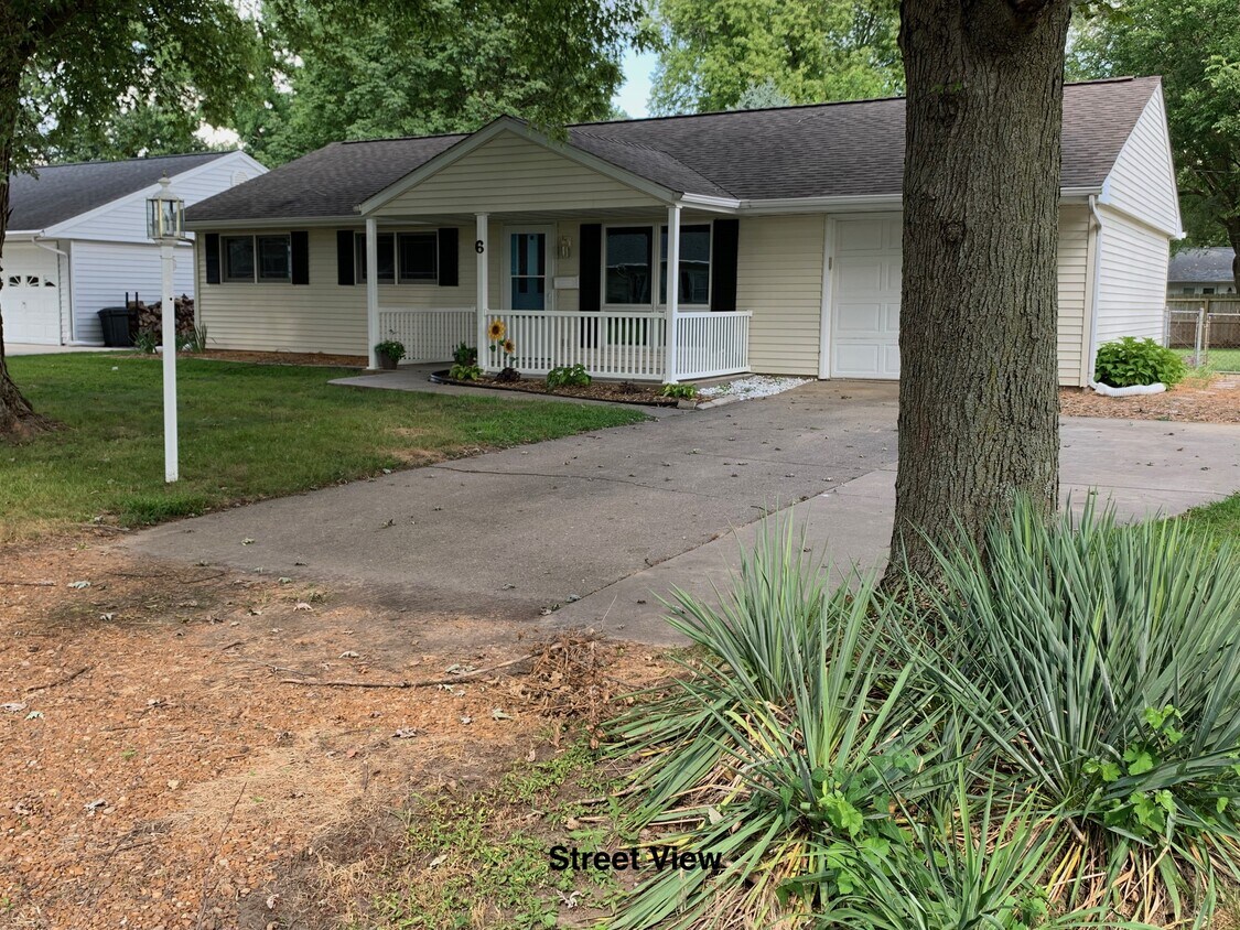 6 Churchill Dr, Chatham, IL 62629 House Rental in Chatham, IL
