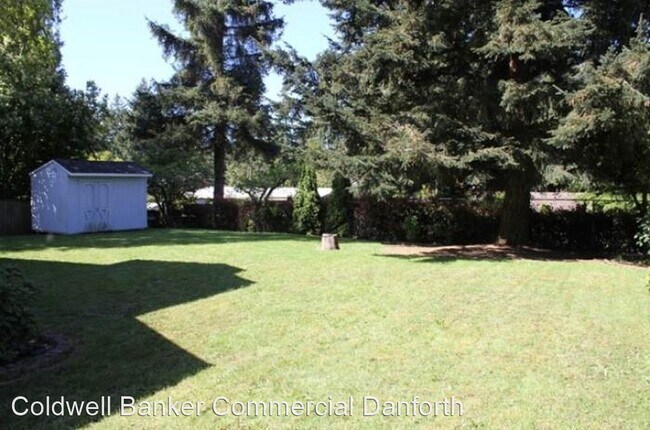 5 br, 3 bath House - 14055 19th Ave NE photo'
