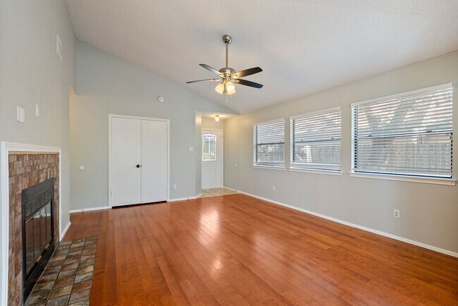 Foto del edificio - 3 Bedroom, 2 Bathroom Hidden Gem In Wells Branch!!!