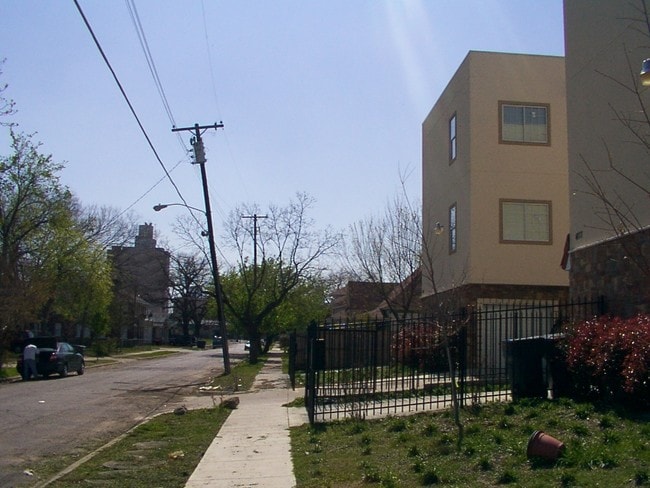 Building Photo - Virginia Place