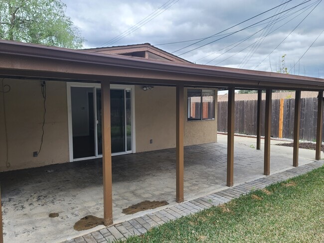 Building Photo - 307 S Akeley Dr