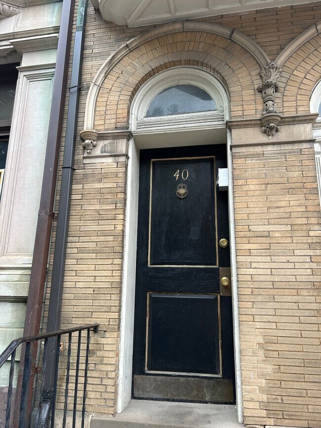 Building Photo - 40 N Queen St