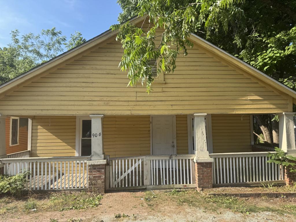 Photo - 906 Juniper St