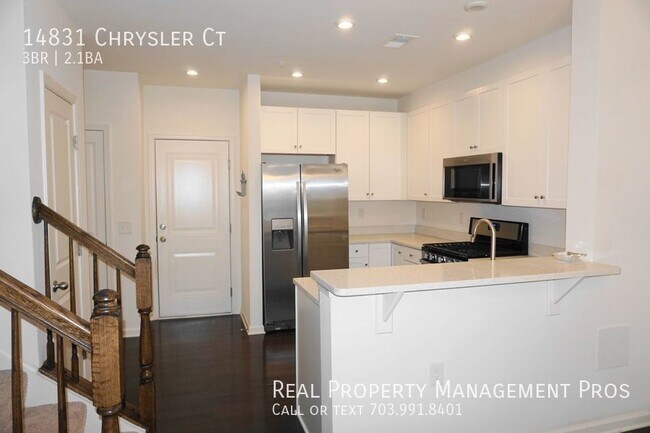 Foto del edificio - Massive home in the heart of Woodbridge!  ...