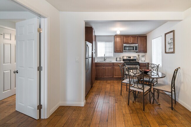 Comedor - 5249 Satsuma Ave