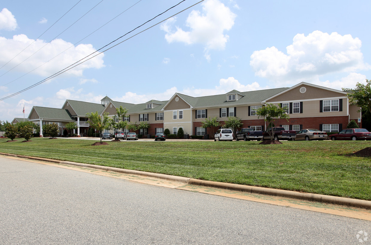 Primary Photo - Auburn Spring Apartments